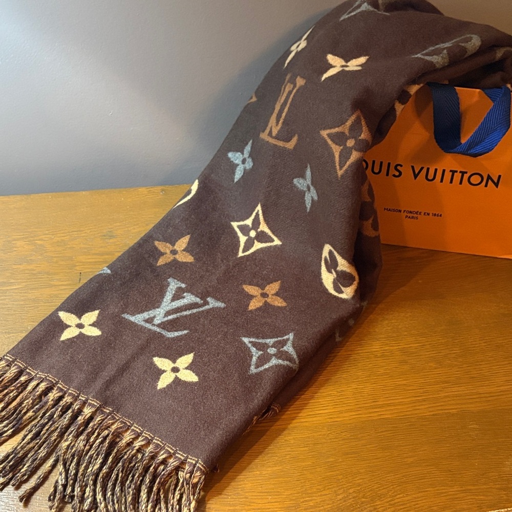 Louis Vuitton scarf